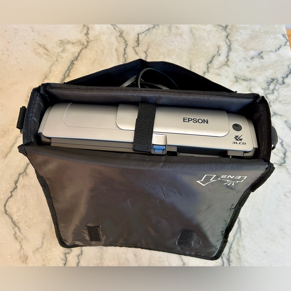 Epson LCD Projector model EMP: S4 with Black Carry Case and Power cables - Picture 10 of 13